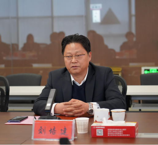 11.10西平縣考察團(tuán)蒞臨市產(chǎn)業(yè)集團(tuán)考察交流(1)339.png 11.10西平縣考察團(tuán)蒞臨市產(chǎn)業(yè)集團(tuán)考察交流(1)339.png