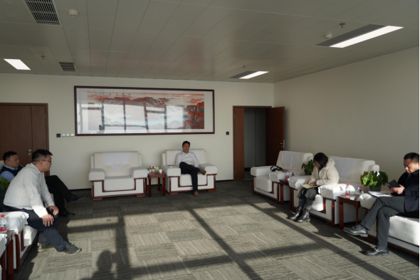 11.23中建三局中原公司總經(jīng)理助理徐琰禹一行到訪集團洽談對接合作項目(綜合部)(1)119.png 11.23中建三局中原公司總經(jīng)理助理徐琰禹一行到訪集團洽談對接合作項目(綜合部)(1)119.png