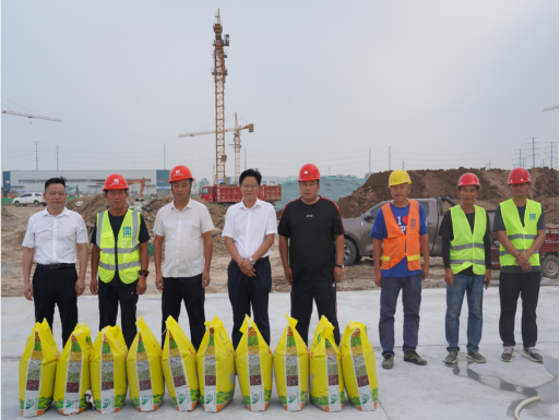 黨委書(shū)記、董事長(zhǎng)劉培建深入工地慰問(wèn)一線(xiàn)員工133.png