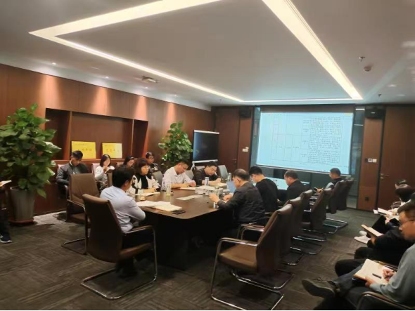 10.27市產(chǎn)業(yè)集團(tuán)黨委召開理論學(xué)習(xí)中心組擴(kuò)大會傳達(dá)學(xué)習(xí)全省領(lǐng)導(dǎo)干部會議精神142.png 10.27市產(chǎn)業(yè)集團(tuán)黨委召開理論學(xué)習(xí)中心組擴(kuò)大會傳達(dá)學(xué)習(xí)全省領(lǐng)導(dǎo)干部會議精神142.png