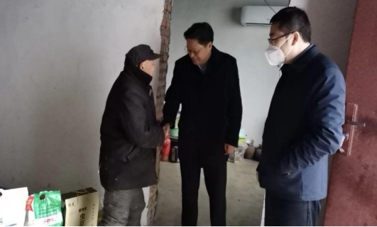 1.15市產(chǎn)投集團(tuán)赴邢寨慰問簡報(2)664.png 1.15市產(chǎn)投集團(tuán)赴邢寨慰問簡報(2)664.png