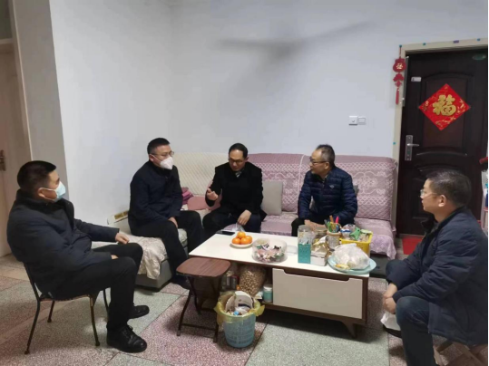 市產(chǎn)業(yè)集團2023年春節(jié)前夕走訪慰問困難黨員和老黨員老干部477.png 市產(chǎn)業(yè)集團2023年春節(jié)前夕走訪慰問困難黨員和老黨員老干部477.png