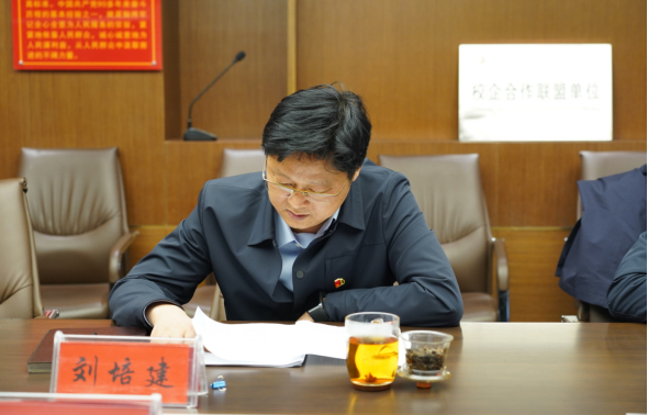 2.17駐馬店市產(chǎn)業(yè)投資集團(tuán)有限公司召開2022年度民主生活會(修改)273.png 2.17駐馬店市產(chǎn)業(yè)投資集團(tuán)有限公司召開2022年度民主生活會(修改)273.png