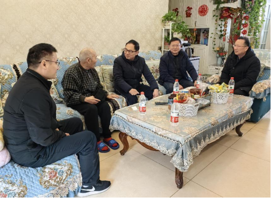 新春送溫暖 慰問暖人心—產(chǎn)業(yè)集團(tuán)活動(dòng)新聞稿0205(1)(3)349.png 新春送溫暖 慰問暖人心—產(chǎn)業(yè)集團(tuán)活動(dòng)新聞稿0205(1)(3)349.png