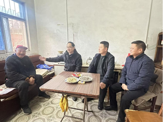 黨建引領(lǐng)聚合力 走訪慰問暖人心—產(chǎn)業(yè)集團開展春節(jié)走訪慰問老黨員活動627.png 黨建引領(lǐng)聚合力 走訪慰問暖人心—產(chǎn)業(yè)集團開展春節(jié)走訪慰問老黨員活動627.png