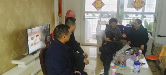 黨建引領(lǐng)聚合力 走訪慰問暖人心—產(chǎn)業(yè)集團開展春節(jié)走訪慰問老黨員活動823.png 黨建引領(lǐng)聚合力 走訪慰問暖人心—產(chǎn)業(yè)集團開展春節(jié)走訪慰問老黨員活動823.png