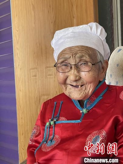 薩仁托婭拍攝的“草原母親”?！∷_仁托婭供圖
