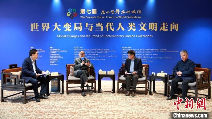 9月27日，第七屆尼山世界文明論壇首場(chǎng)高端對(duì)話舉行?！×籂?攝