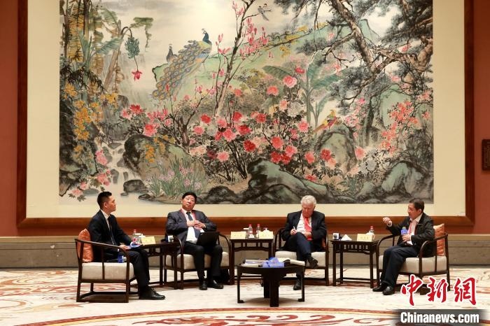 9月27日，尼山世界文明論壇在曲阜舉行，圖為該論壇的“高端訪談”活動(dòng)?！×籂?攝