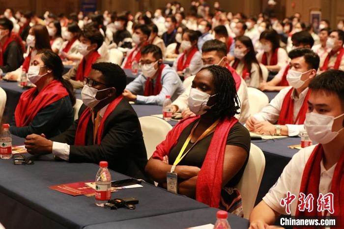 第十六屆“聯(lián)合國教科文組織孔子教育獎”9月27日晚在山東曲阜揭曉。梁犇 攝
