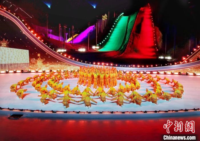 圖為河北省第三屆冰雪運(yùn)動會開幕現(xiàn)場。　李輝 攝