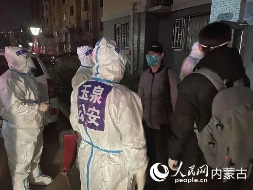 耐心溝通，居民們轉(zhuǎn)變態(tài)度。平安玉泉供圖