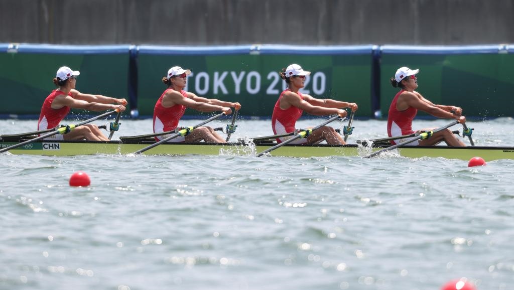 7月28日，中國隊選手陳云霞、張靈、呂揚、崔曉桐在比賽中。新華社記者杜瀟逸攝.jpg