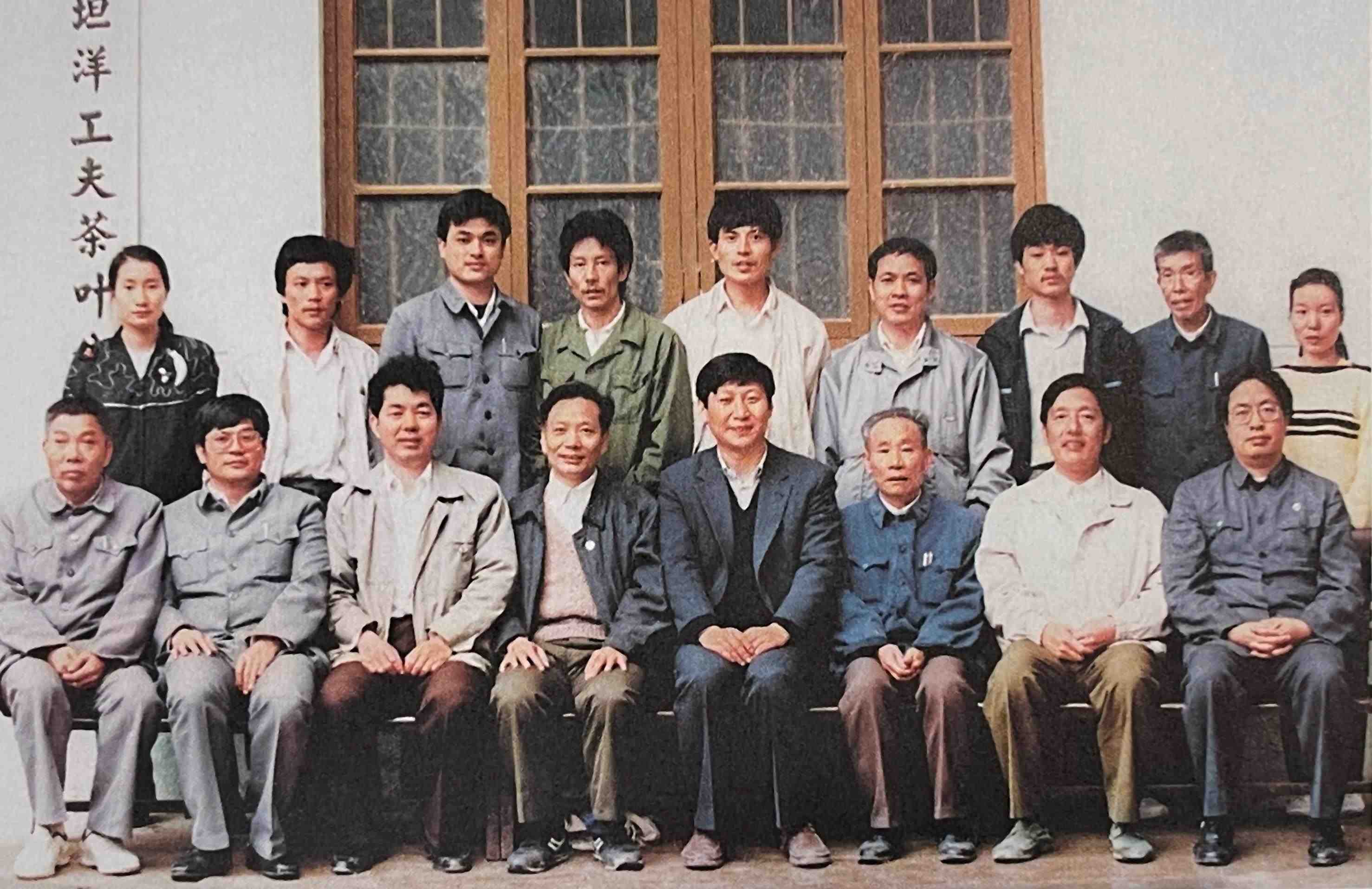 1990年5月，剛調(diào)任福州市委書記的習(xí)近平到寧德交接工作時(shí)，調(diào)研福安市社口鄉(xiāng)坦洋工夫茶葉公司。