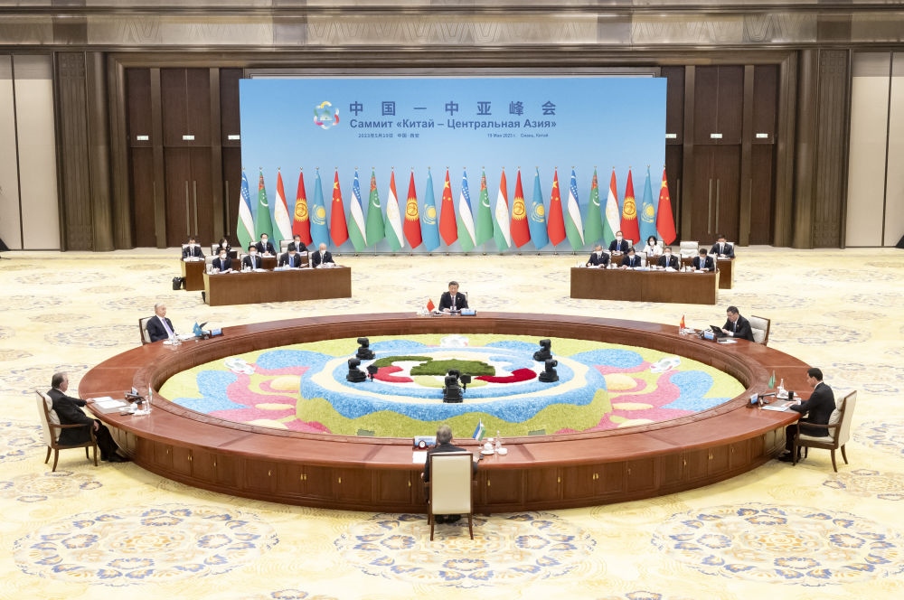 5月19日上午，國家主席習近平在陜西省西安市主持首屆中國－中亞峰會并發(fā)表題為《攜手建設守望相助、共同發(fā)展、普遍安全、世代友好的中國－中亞命運共同體》的主旨講話。哈薩克斯坦總統(tǒng)托卡耶夫、吉爾吉斯斯坦總統(tǒng)扎帕羅夫、塔吉克斯坦總統(tǒng)拉赫蒙、土庫曼斯坦總統(tǒng)別爾德穆哈梅多夫、烏茲別克斯坦總統(tǒng)米爾濟約耶夫出席。新華社記者 丁海濤 攝