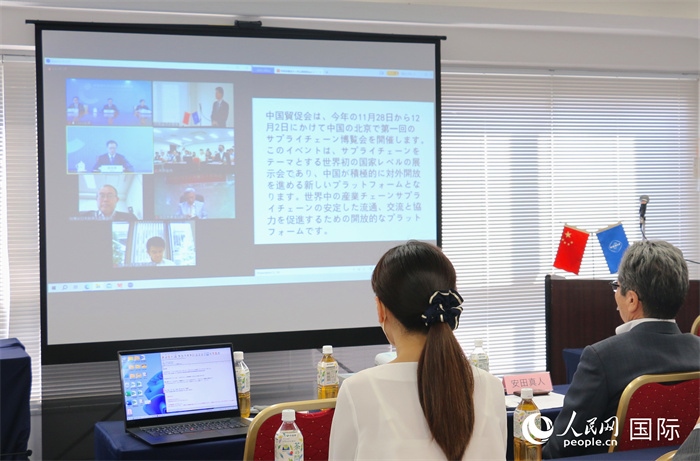 中國(guó)貿(mào)促會(huì)副會(huì)長(zhǎng)柯良棟視頻致辭。人民網(wǎng) 許可攝