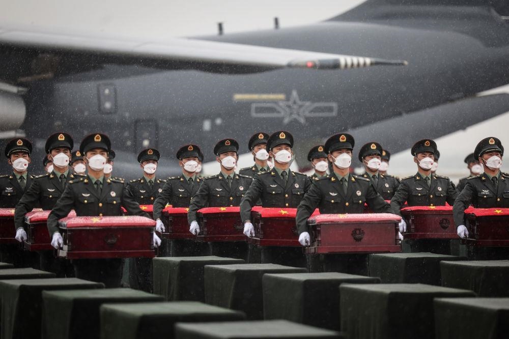 △2022年9月16日，載運著88位在韓中國人民志愿軍烈士遺骸及837件遺物的空軍專機降落在沈陽桃仙國際機場，英雄們回到祖國懷抱。
