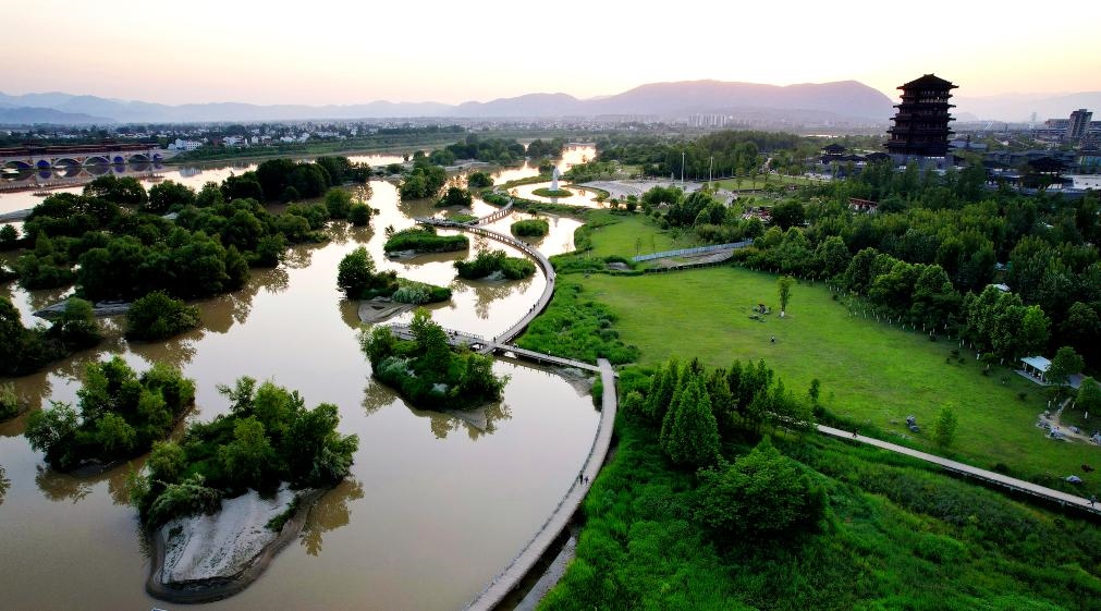 2022年5月16日拍攝的天漢濕地公園景色。新華社記者 邵瑞 攝