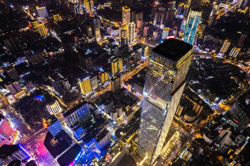 這是6月7日夜間拍攝的長沙城區(qū)景色（無人機(jī)照片）。新華社記者 陳思汗 攝