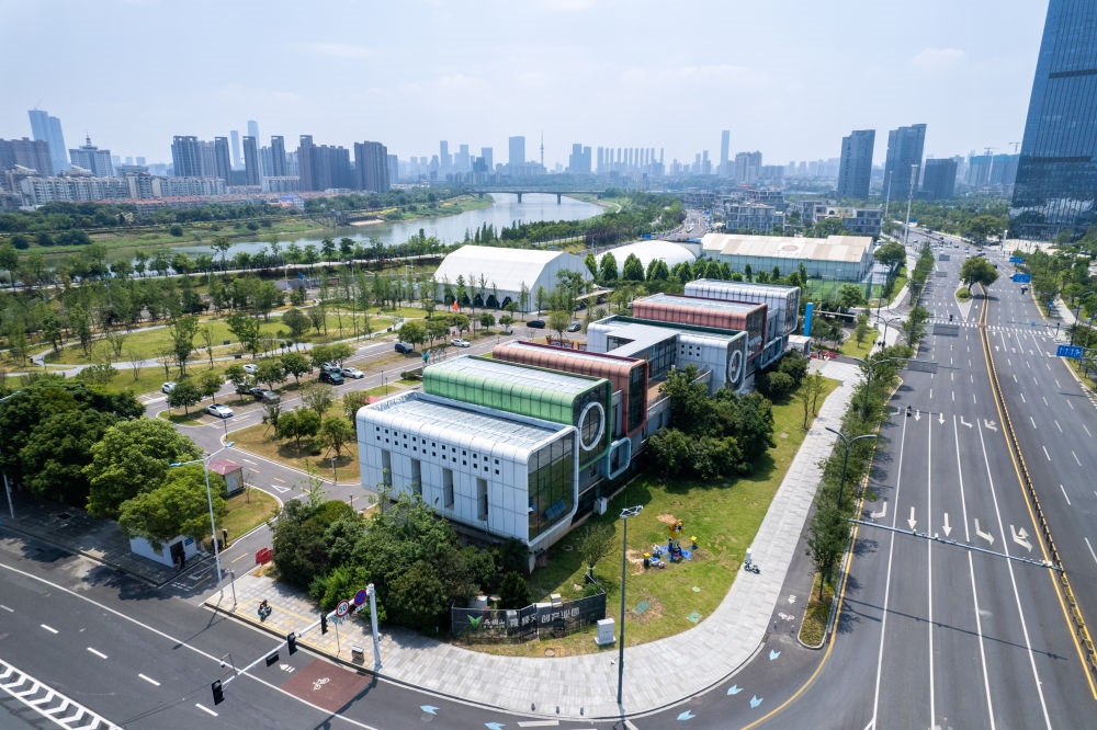  這是在長沙市開福區(qū)拍攝的馬欄山視頻文創(chuàng)產(chǎn)業(yè)園（無人機(jī)照片，6月7日攝）。新華社記者 陳思汗 攝