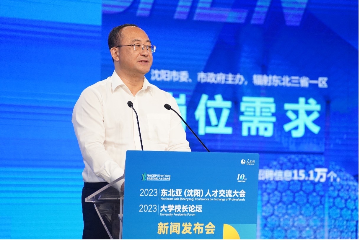 遼寧省沈陽(yáng)市人力資源和社會(huì)保障局黨組書記、局長(zhǎng)王志剛發(fā)布崗位需求和人才政策。人民網(wǎng)記者 馬天翼攝
