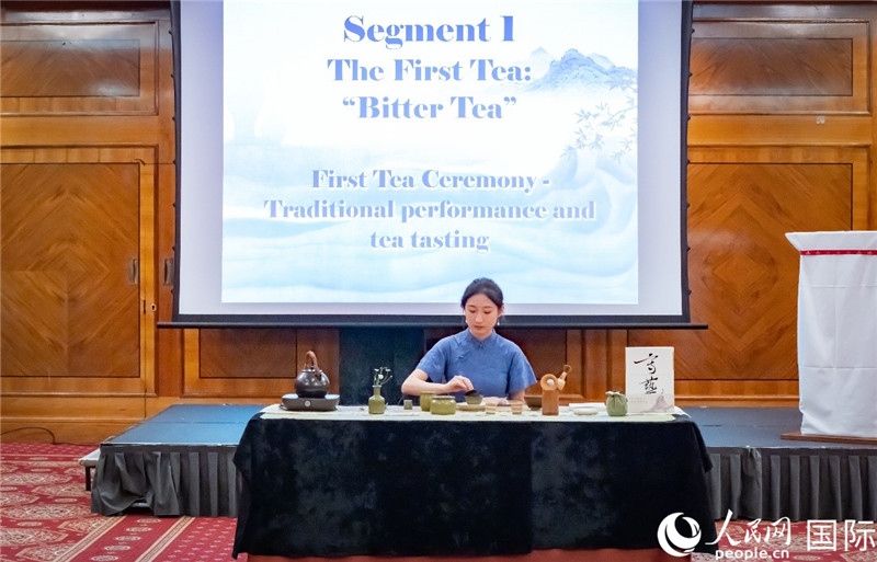 圖為茶藝師表演。人民網(wǎng)郭錦標 攝