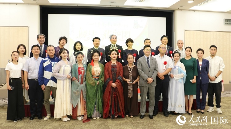 與會(huì)人員合影留念。人民網(wǎng) 許可攝
