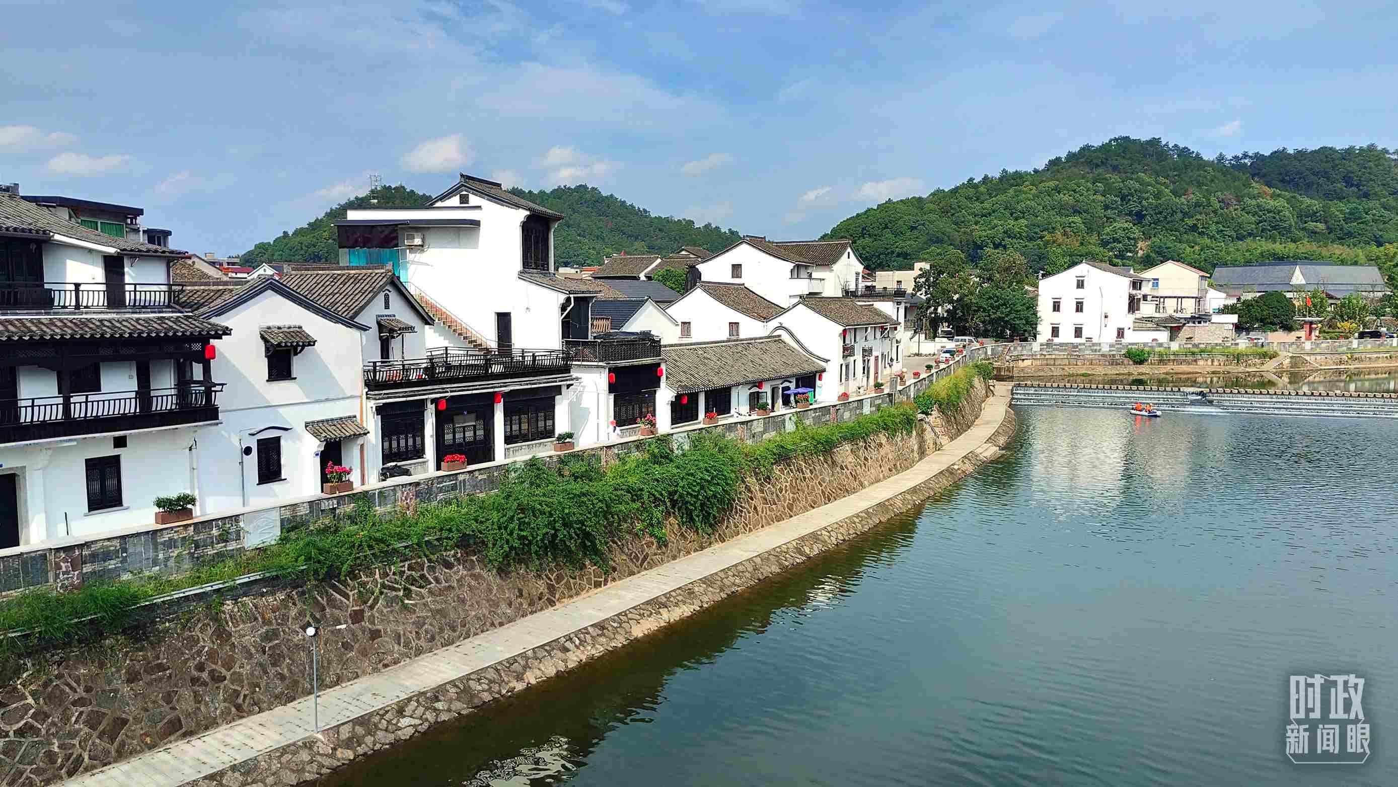 △“楓橋經驗”發(fā)源地諸暨市楓橋鎮(zhèn)。（總臺央視記者楊立峰拍攝）