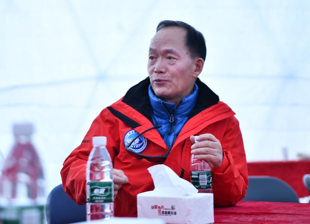 中國科學院院士、第二次青藏科考隊隊長姚檀棟在卓奧友峰登山大本營（9月29日攝）。新華社記者晉美多吉 攝