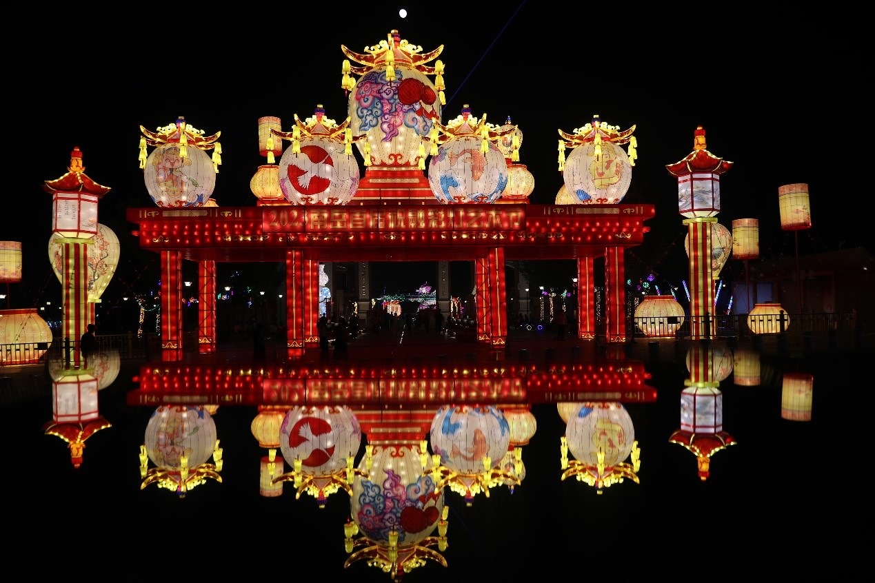 中秋國(guó)慶期間，南岳祝融文旅小鎮(zhèn)舉辦祝融花燈節(jié)。曹正平攝