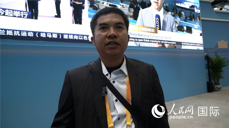 印尼《辛加朗綜合日報》記者班邦·蘇利斯提奧（Bambang Sulistio）與記者交談。人民網(wǎng) 楊春燕攝