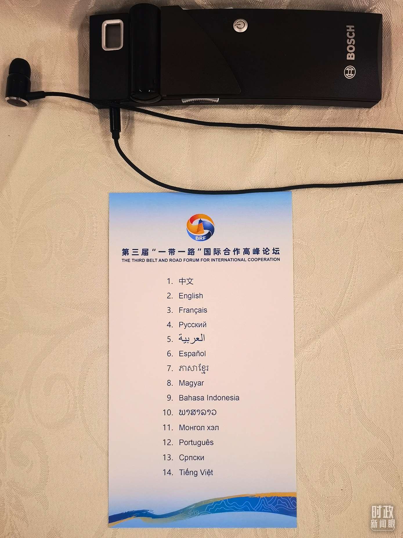 △開幕式現(xiàn)場提供14種語言的同聲傳譯。（總臺(tái)央視記者范學(xué)禹拍攝）