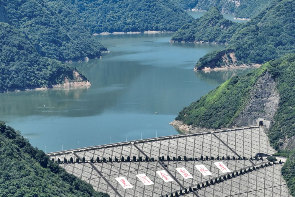這是黑河金盆水庫(kù)（2023年7月16日攝，無(wú)人機(jī)照片）。新華社記者 邵瑞 攝