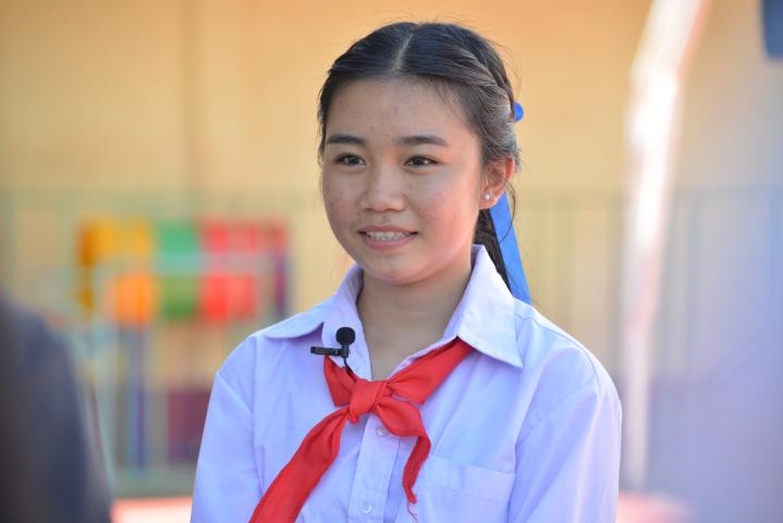 蓬批灣結束中國之行返回老撾后接受記者采訪。