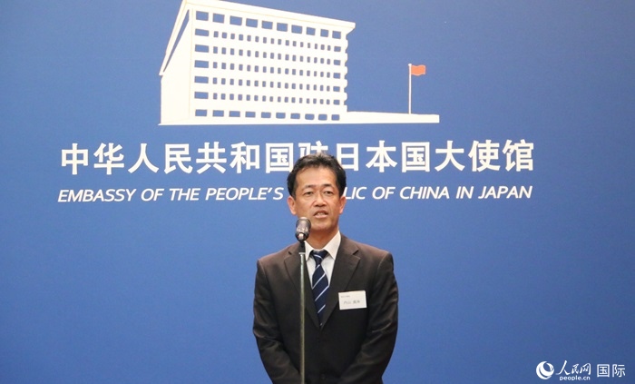 導(dǎo)師代表、東京大學(xué)教授內(nèi)山真伸發(fā)表致辭。人民網(wǎng) 許可攝