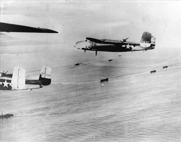 1942年4月18日，美國航空母艦甲板上B－25解放式轟炸機(jī)起飛轟炸東京工業(yè)區(qū)域，此為日本首次受盟軍之進(jìn)攻。