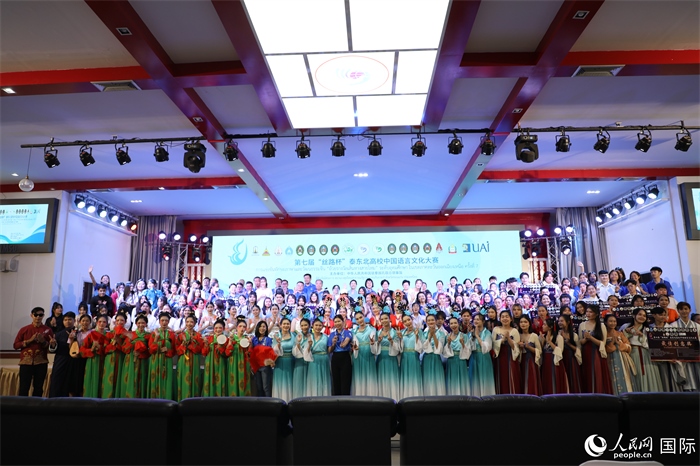 獲獎(jiǎng)選手合影。人民網(wǎng)記者 孫廣勇攝