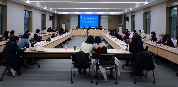 “區(qū)域國(guó)別學(xué)視角下的日語(yǔ)學(xué)科建設(shè)”圓桌論壇現(xiàn)場(chǎng)。主辦方供圖