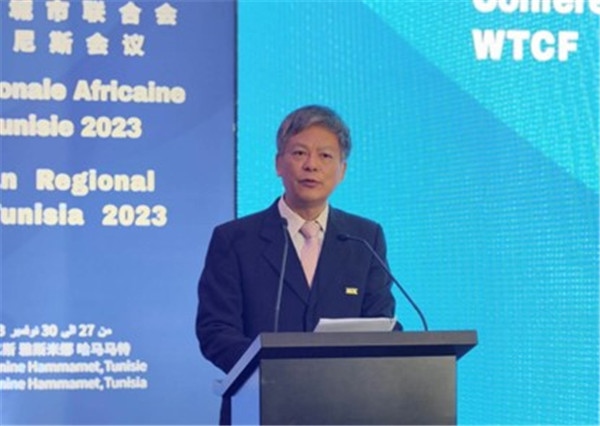 2023世界旅游城市聯(lián)合會(huì)非洲區(qū)域突尼斯會(huì)議 世界旅游城市聯(lián)合會(huì)常務(wù)副秘書(shū)長(zhǎng)李寶春致辭。主辦方供圖