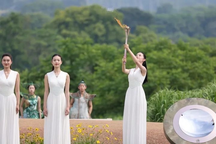 杭州亞運(yùn)會(huì)火種在良渚成功采集。記者 呂之遙 攝