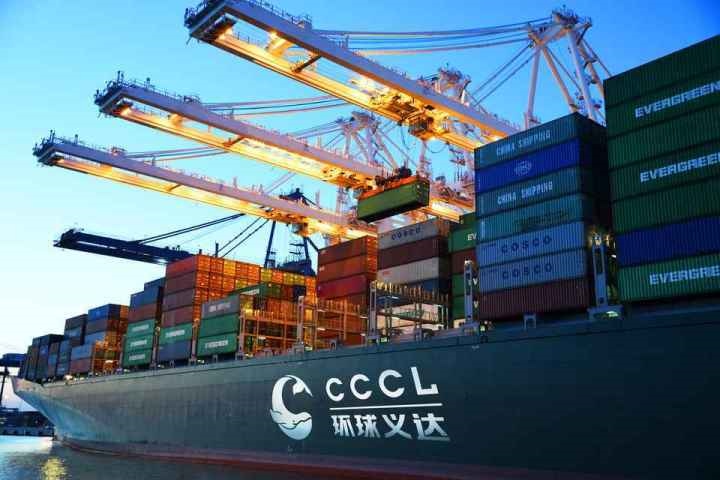 義烏商城集團打造的國際物流平臺“環(huán)球義達”，為外貿企業(yè)提供各類物流資源信息。義烏市委宣傳部供圖