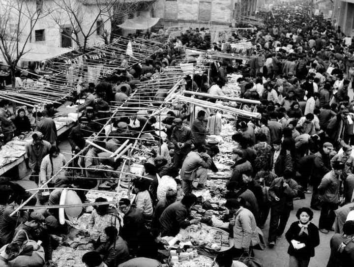 1982年，義烏湖清門馬路市場場景。拍友 金福根 攝
