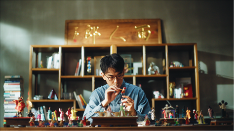郎佳子彧通過短視頻直播，讓更多人關注并喜歡捏面人。受訪者供圖