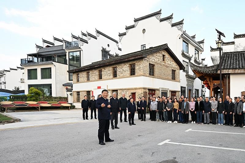 2023年10月11日，習(xí)近平總書記在江西上饒市婺源縣秋口鎮(zhèn)王村石門自然村考察。