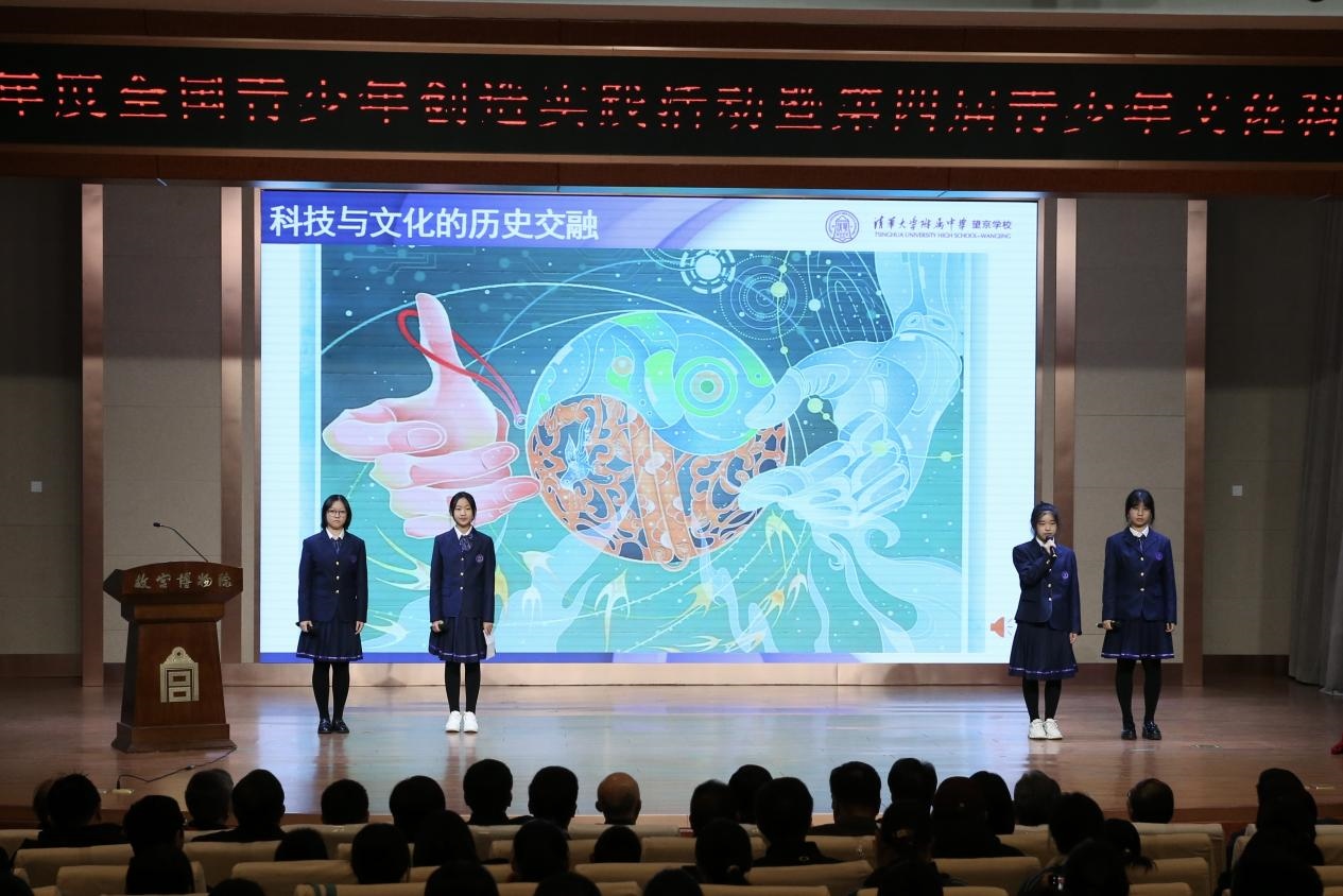 學(xué)生展示作品。主辦方供圖