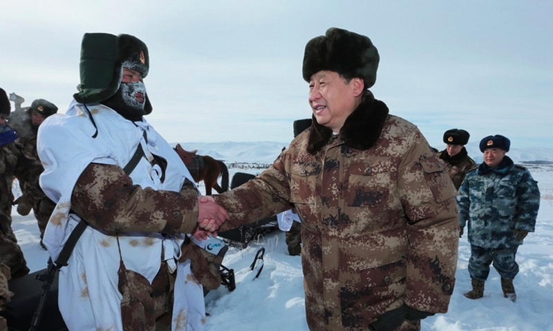 2014年1月26日，習近平總書記春節(jié)前夕冒嚴寒踏冰雪慰問邊防官兵。