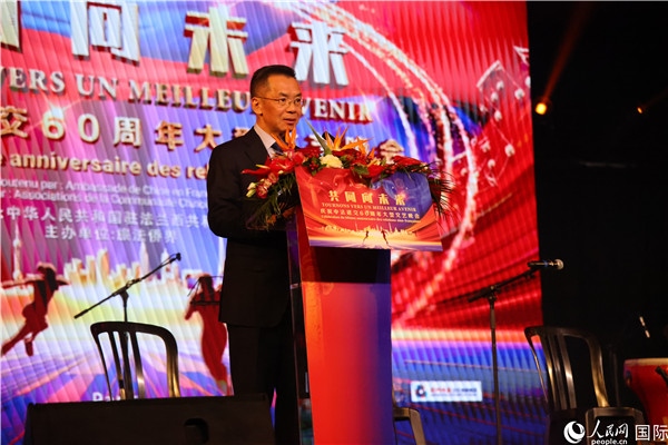 法國(guó)前總理拉法蘭出席晚會(huì)并致辭。 人民網(wǎng)記者 尚凱元 攝