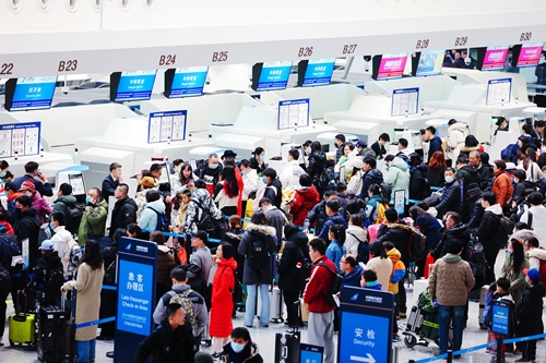 2024年春運(yùn)首日，大興機(jī)場(chǎng)預(yù)計(jì)保障進(jìn)出港旅客13.59萬(wàn)人次。大興機(jī)場(chǎng)供圖