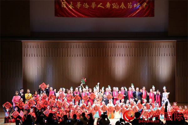 演職人員與嘉賓合影。人民網(wǎng) 許可攝