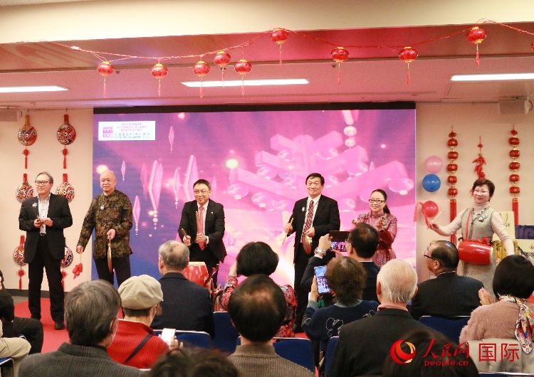 打擊樂合奏《春節(jié)序曲》。人民網(wǎng) 許可攝